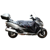 Coprigambe Termoscud®, un coprigambe impermeabile con fodera termica. In uso su scooter. Di TUCANO URBANO.